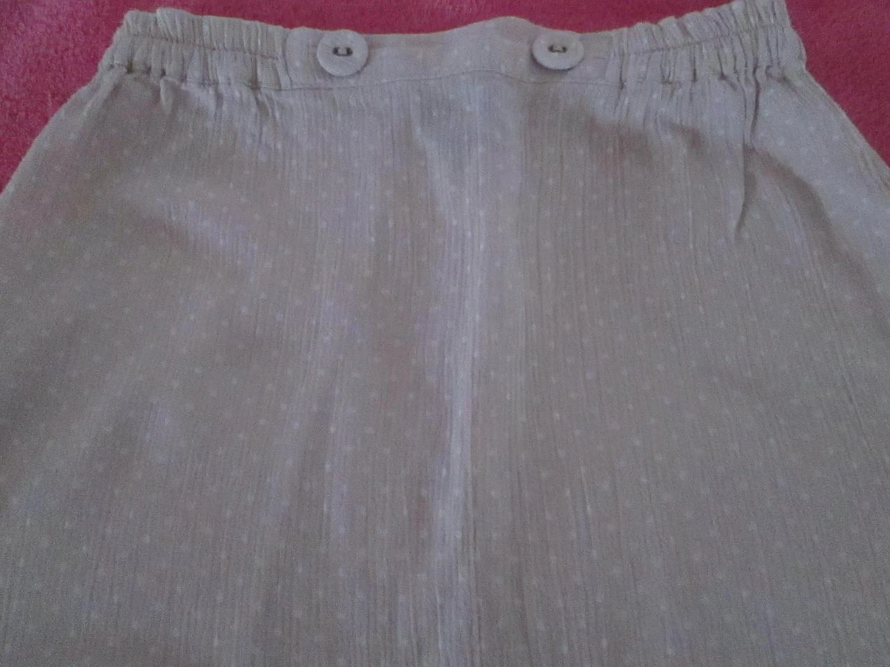 Calça bege rosé com pequenos pontos – photo 2